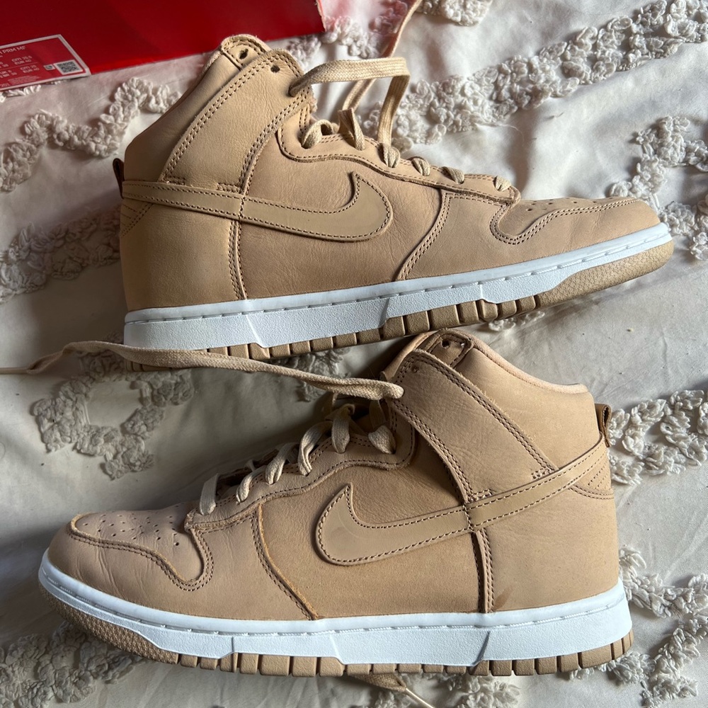 Nike women’s DUNK HIGH PRM MF